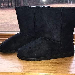 New in box!!! Dawgs boots